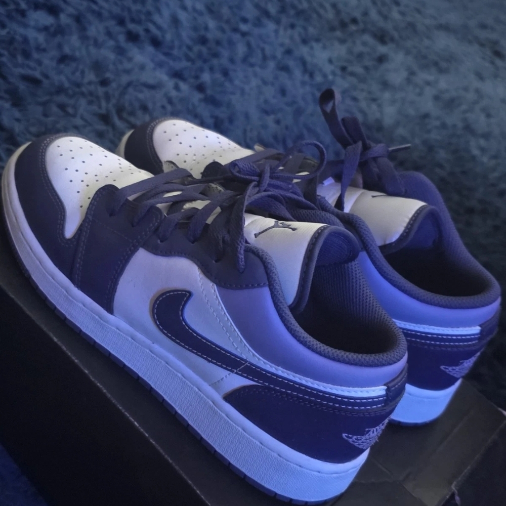 Nike Kids' Low-Top Sneakers in Purple/White